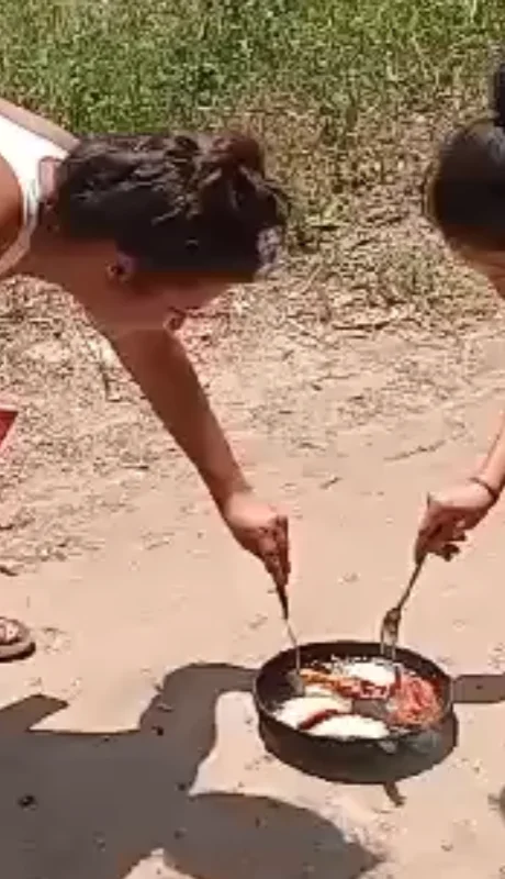 Los chaqueños que cocinan sin gas natural, utilizando el calor del suelo para preparar sus comidas.
