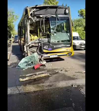 Así quedó la unidad que colisionó de atrás a la otra.