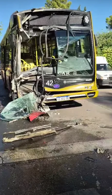 Así quedó la unidad que colisionó de atrás a la otra.