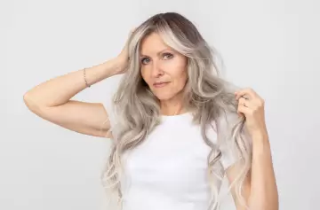 Esto dice la Psicología sobre las personas que deciden dejarse las canas