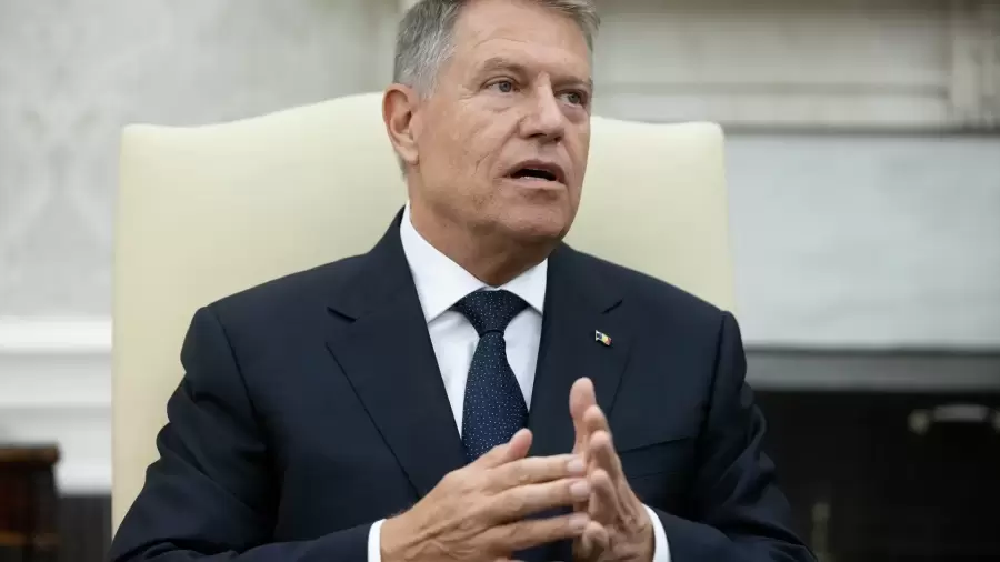 "Para evitar a Rumania y a los ciudadanos rumanos una crisis, dejaré el cargo el miércoles 12 de febrero" (K. Iohannis)