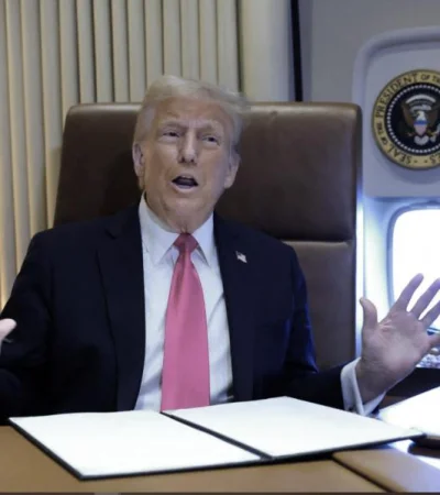 Trump causó un nuevo revuelo internacional mientras se trasladaba en el Air Force One.