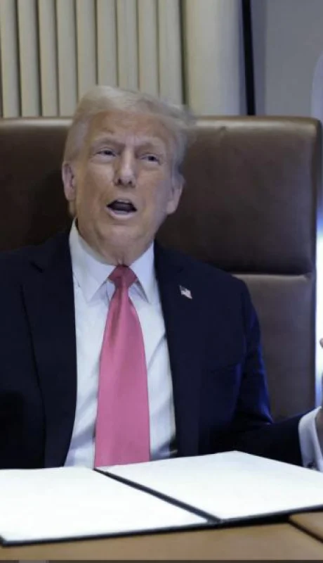 Trump causó un nuevo revuelo internacional mientras se trasladaba en el Air Force One.