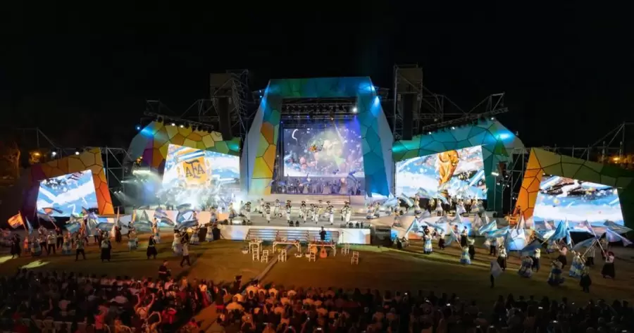"Mi abuelo materno tenía una bodega. Mi abuelo paterno trabajaba en una finca. Ambos eran amantes de su trabajo" (C. Sáez)