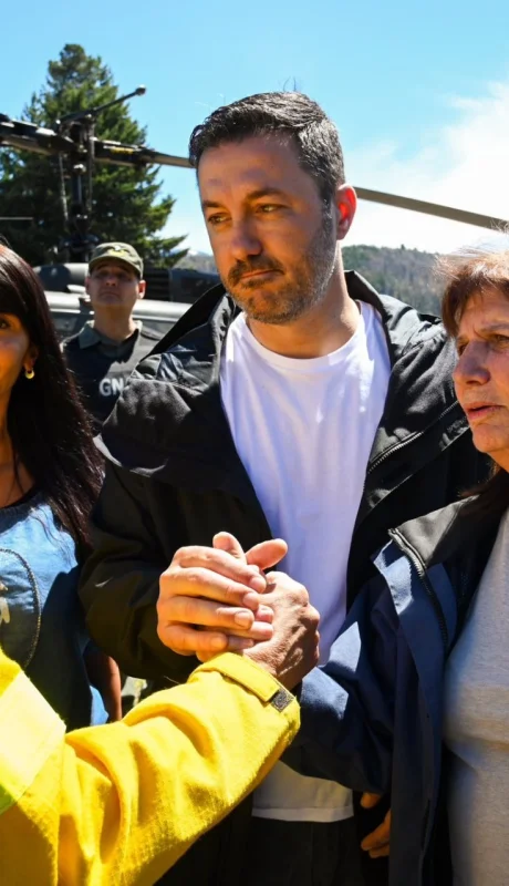 Patricia Bullrich y Luis Petri llegaron a El Bolsón para monitorizar el trabajo de los brigadistas.