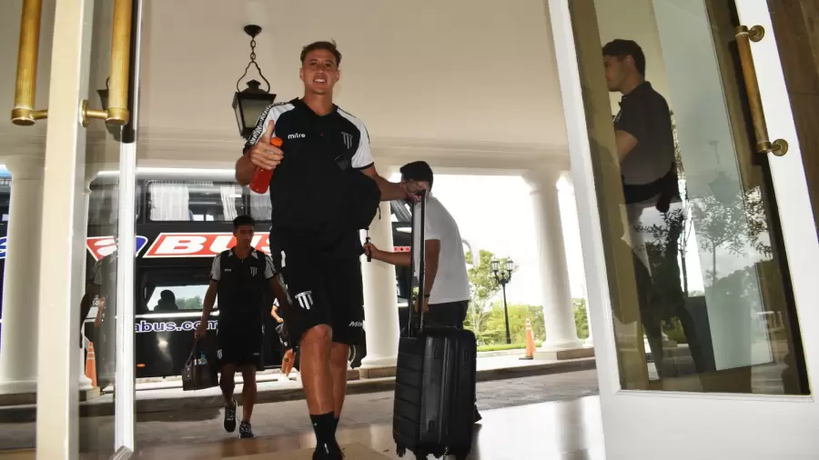 El plantel en su arribo a la ciudad de San Nicolás