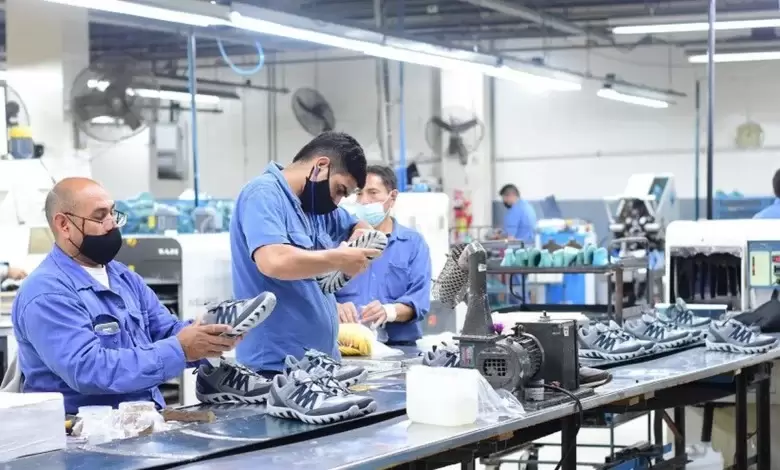 Despidos en plantas de fabricación de calzado deportivo