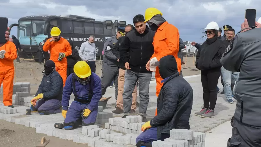 El programa "Manos a la Obra es Ocio Cero" propuso que 18 internos construyeran un camping en la zona de la Costanera Norte de Río Gallegos.