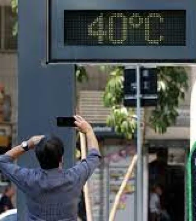 Los brasileños y turistas no encuentran refugio a causa de las altas temperaturas y desafían hasta la inseguridad nocturna de las playas.