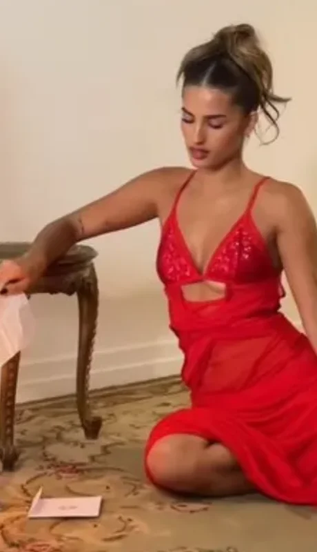 Poggio sostenía una carta y de repente se prendió fuego.