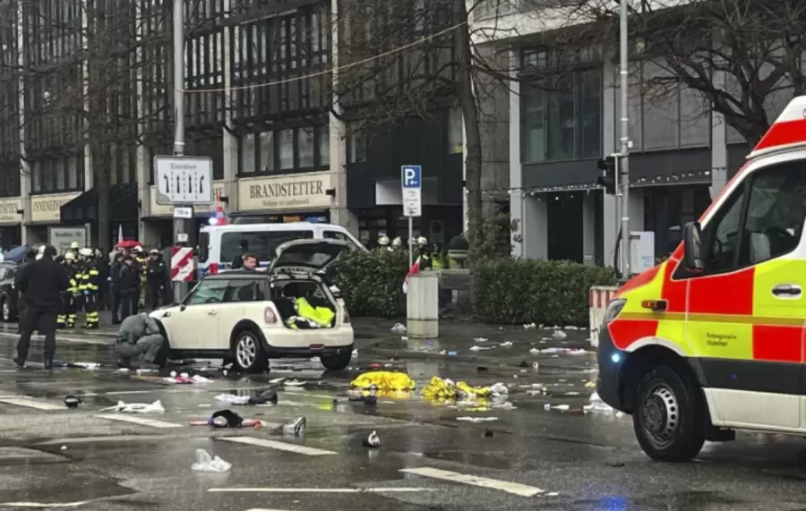 El Mini Cooper que hirió a 28 personas.