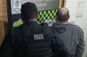 ¡Insólito! Atacó a un perro a mordiscos y después lo ahorcó frente a la Policía