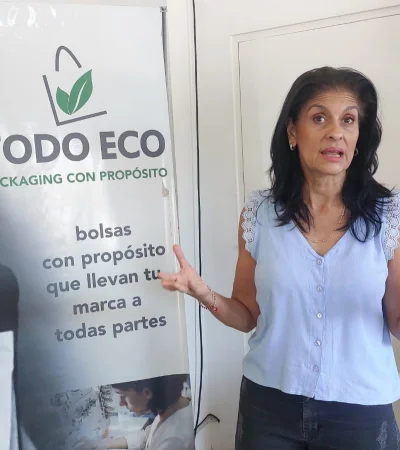 Patricia Velázquez se especializa en la fabricación de bolsas ecológicas, tanto en diseños estándar como personalizados.