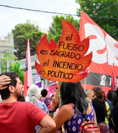 Fuego y furia en la Patagonia: incendios, protestas y detenciones