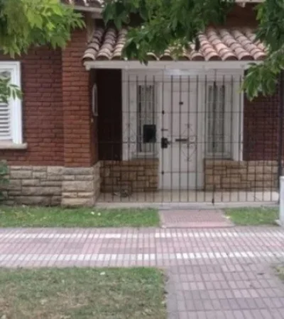 Frente de la vivienda que ocupaba la víctima. (Fuente: 0223)