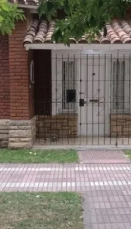 Frente de la vivienda que ocupaba la víctima. (Fuente: 0223)