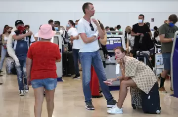 Vacaciones de terror: retenidos, maltratados, encarcelados y deportados