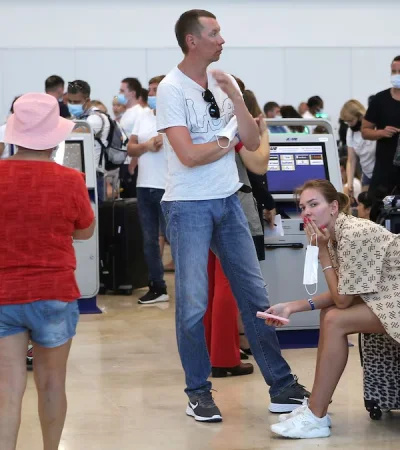 "Una mujer policía nos pidió el pasaje de ida y el de vuelta. Le presentamos todo, y nos pidieron la reserva de los hoteles" (Francisco)