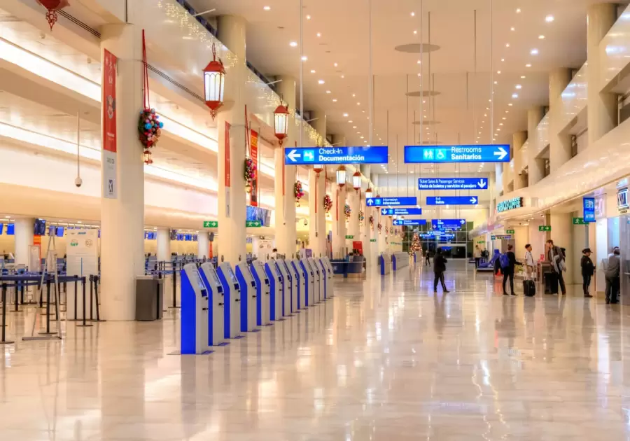 "Empezamos a ver cosas extrañas ya que a todos los que venían de nuestro vuelo les hacían muchísimas preguntas" (Francisco)