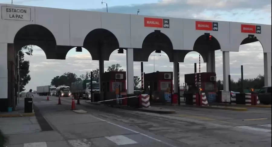 "La privatización se hará bajo la modalidad de concesión de obra pública por peaje" (M. Adorni)