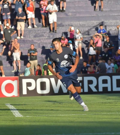 Flojo partido de Abecasis en la Lepra.