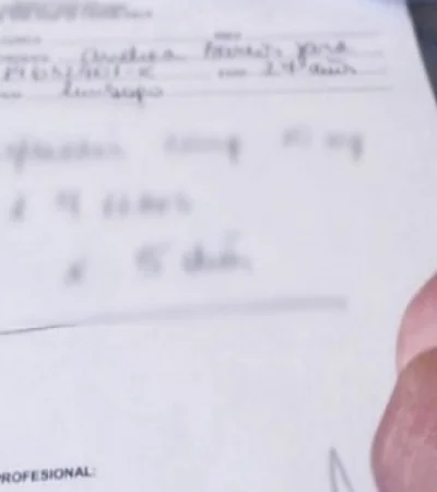 La empleada judicial enfrenta cargos por fraude y uso de documento falso.