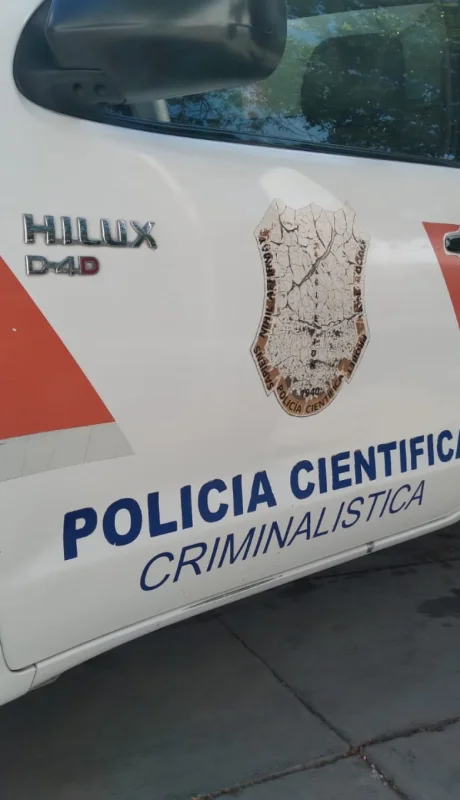 La policía científica trabajo en el lugar del hecho./