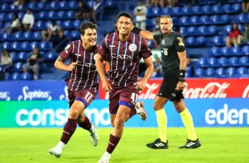 Godoy Cruz se aprovechó de un Vélez sin suerte y logró su primera victoria