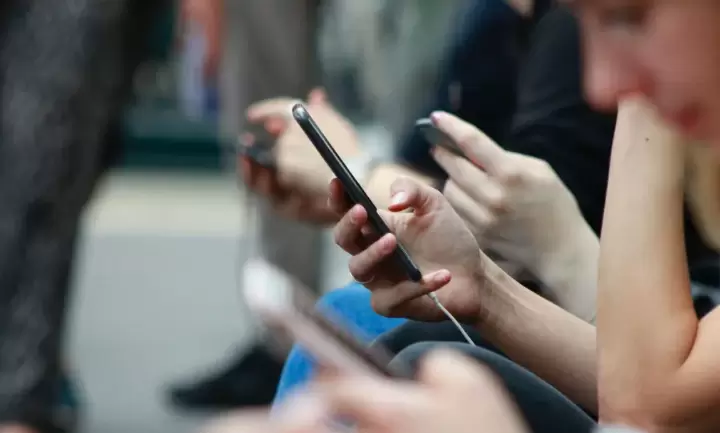 En lo que se considera como sexualización se percibe a la persona como un objeto sexual, dejando de lado su dignidad.