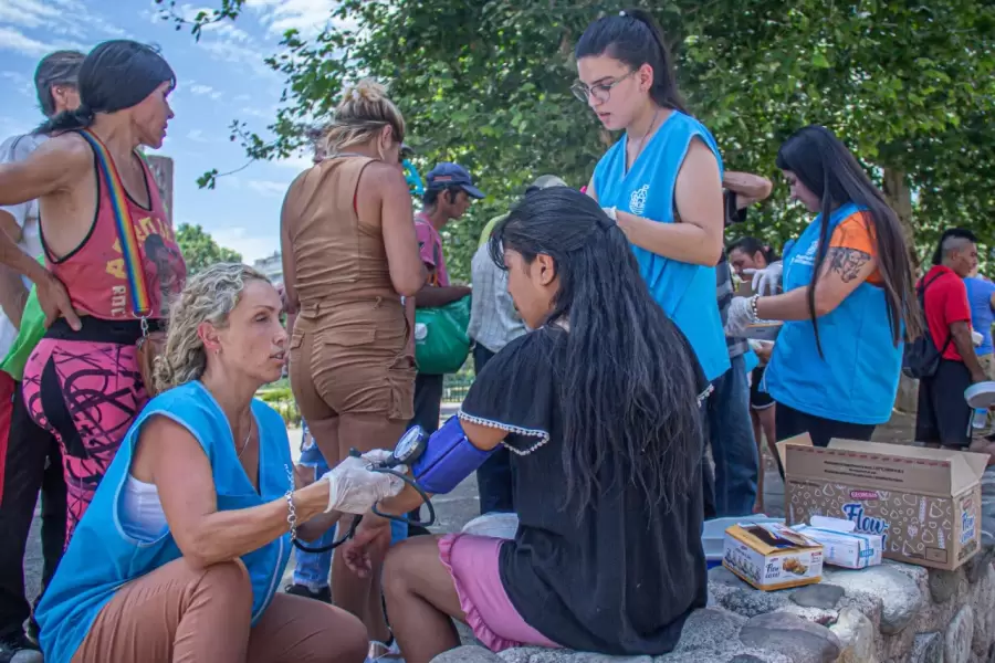 Además de la complicación para dormir, el calor extremo afecta sobremanera la salud de los más desprotegidos.
