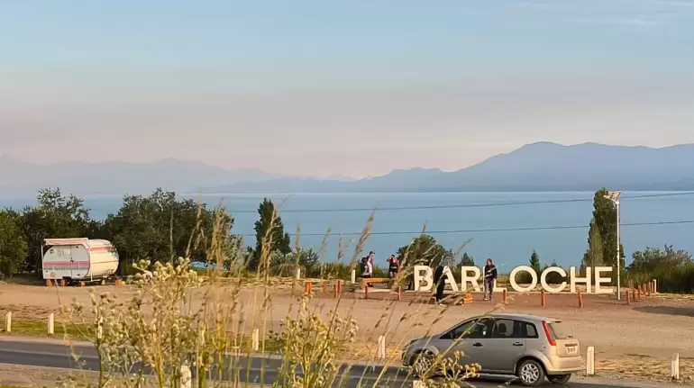 Hoy el escenario de la ciudad turística por excelencia amaneció con una postal propia de las consecuencias de los incendios.