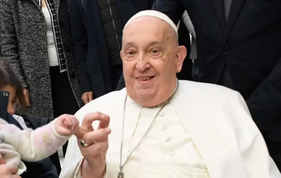 El Papa Francisco está internado en el hospital romano desde el 14 de febrero.