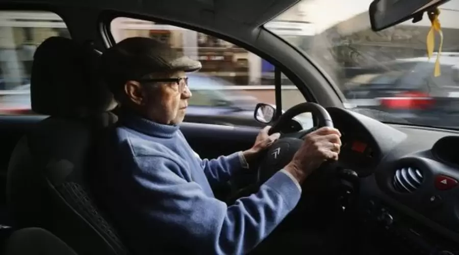 Adultos mayores: las modificaciones tienen que ver también con los años de disponibilidad y con los exámenes de manejo.