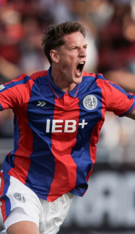 Vombergar en un gran momento en San Lorenzo.