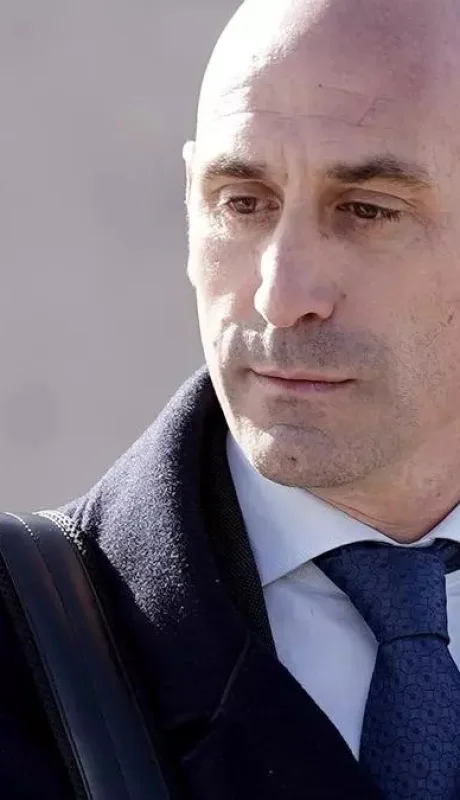 Rubiales, fue atacado durante la presentación de su libro.