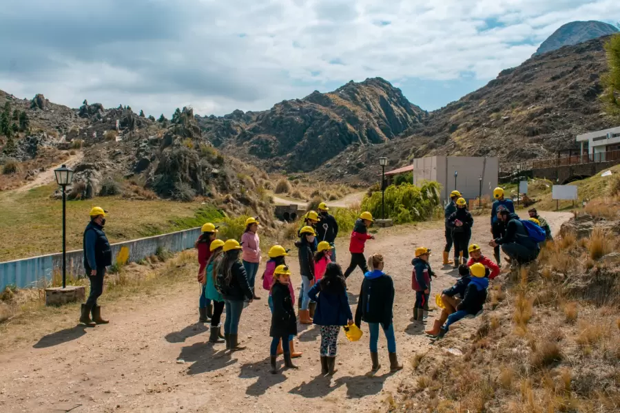 La labor del guía de turismo se extiende más allá de mostrar paisajes o monumentos.