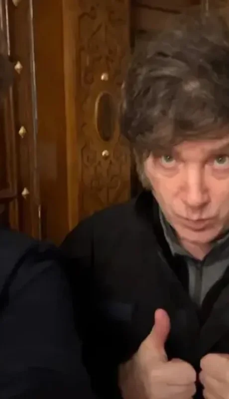 Hayden Davis y Javier Milei