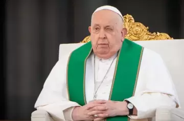 Francisco se refirió a los conflictos que asolan al mundo en el rezo del Ángelus y pidió por la paz