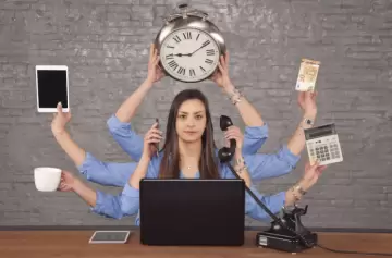 Advierten sobre el peligro del exceso de compromisos y tareas