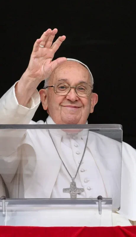 El Papa Francisco esta un poco mejor/