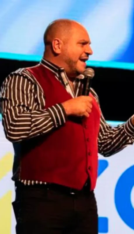 Cositorto sigue siendo investigado por cientos de estafas.