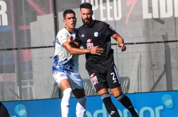 La lesión del jugador de Deportivo Riestra que estremece al fútbol argentino
