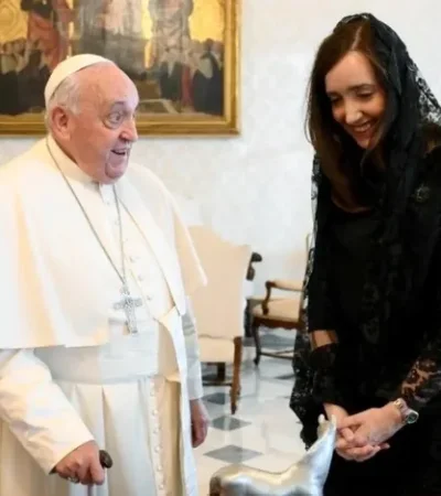 "En estos momentos difíciles para el Papa Francisco, nuestro pensamiento y oraciones están con él" (V. Villarruel)