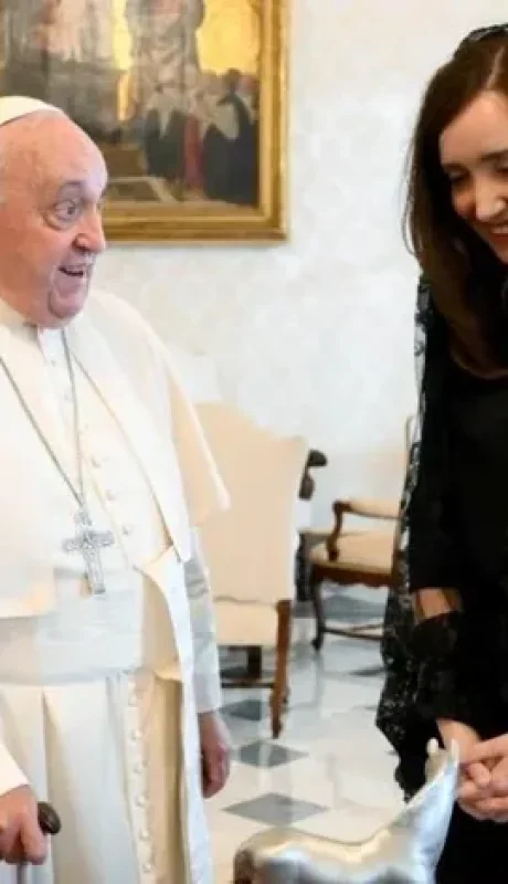 Emotiva despedida de Victoria Villarruel al papa Francisco