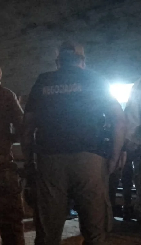 Las fuerzas de seguridad lograron ingresar a la vivienda en horas de la madrugada.