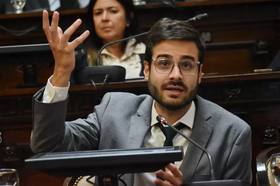 Diputado Emanuel Figazzotto (PV).