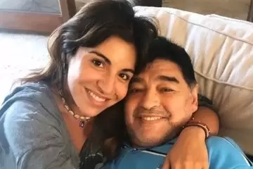 Gianinna Maradona y padre.