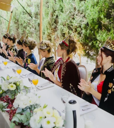 El objetivo es reunir a todos aquellos que integran la actividad política, económica, social y cultural del mundo y del espectáculo.