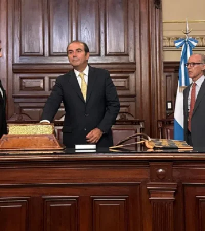 Instante de la jura Manuel Garcia Mansilla como nuevo miembro de la Corte Suprema de Justicia de la Nación.