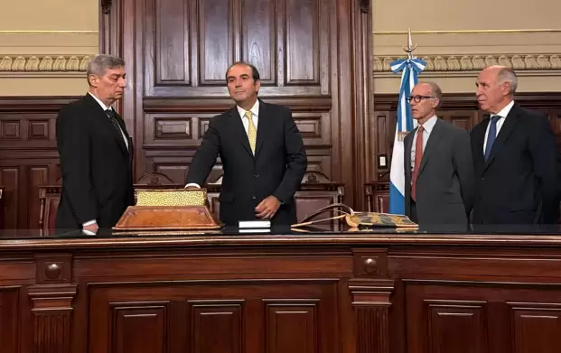 Instante de la jura Manuel Garcia Mansilla como nuevo miembro de la Corte Suprema de Justicia de la Nación.
